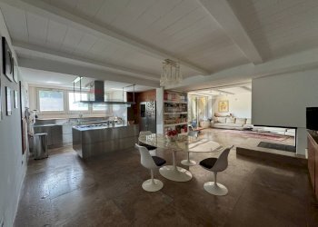 Sala da pranzo - Villa Via Borgata Fattore
 
18, Santa Maria Imbaro - foto 7