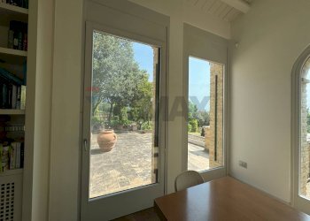Sala da pranzo - Villa Via Borgata Fattore
 
18, Santa Maria Imbaro - foto 20