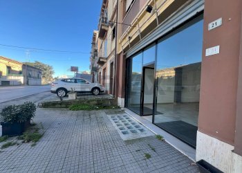 Edificio all\'aperto - Locale Commerciale Via Ferro di Cavallo
 
21, Lanciano - foto 9