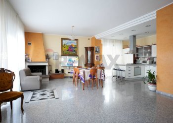 Sala da pranzo - Quadrilocale Via Belvedere
 
42, Lanciano - foto 1