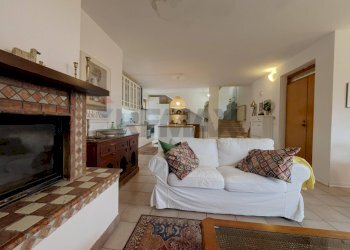 Soggiorno - Casa indipendente Montebello di Bertona - foto 12