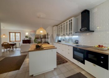 Cucina - Casa indipendente Montebello di Bertona - foto 38