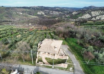 Vista delle montagne - Casa indipendente Roccamontepiano - foto 9