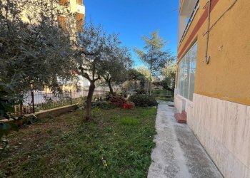 Giardino - Quadrilocale Via Olmo Di Riccio
 
54, Lanciano - foto 20