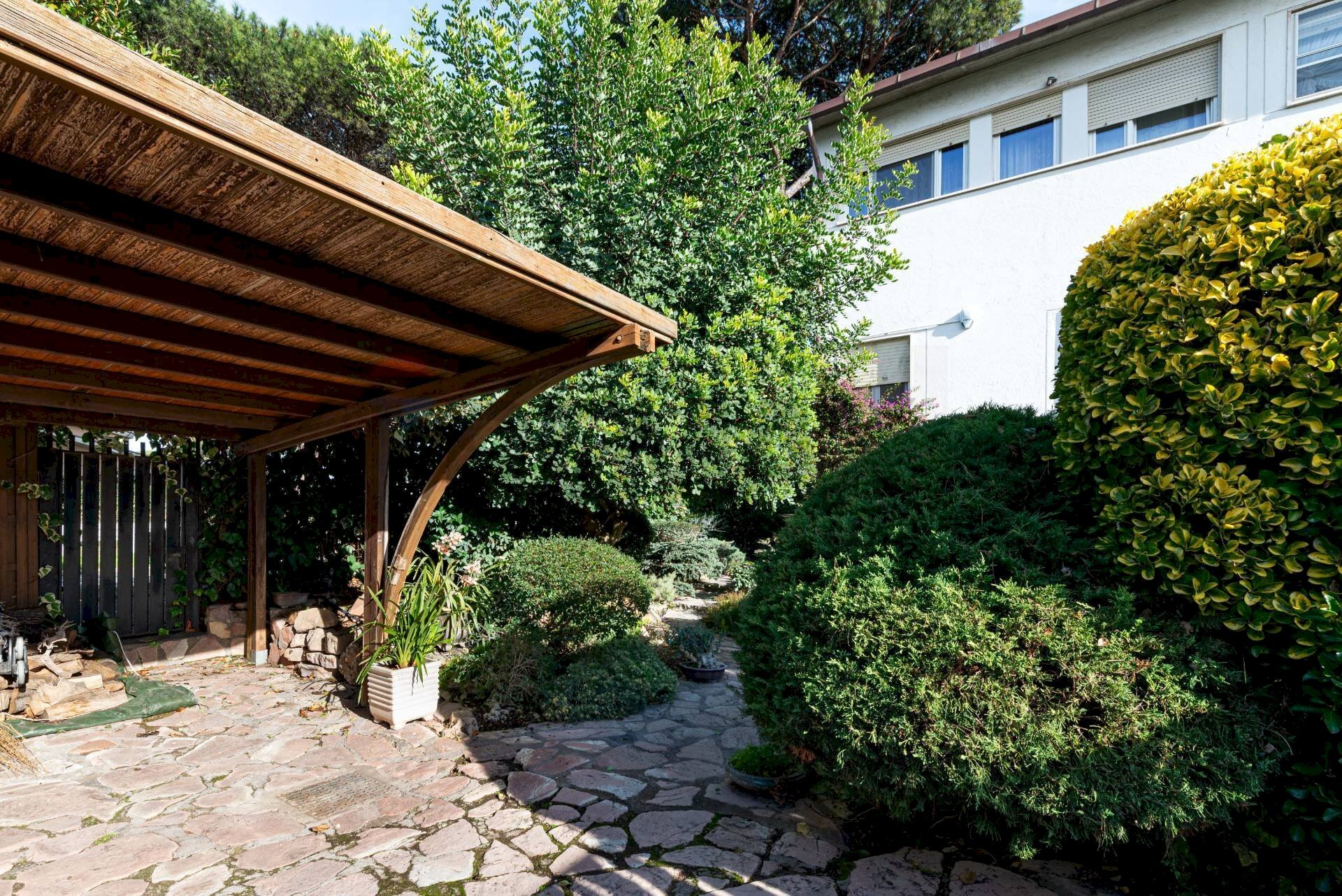 Giardino - Villa Viale Gorgia di Leontini
 
260, Roma - foto 1