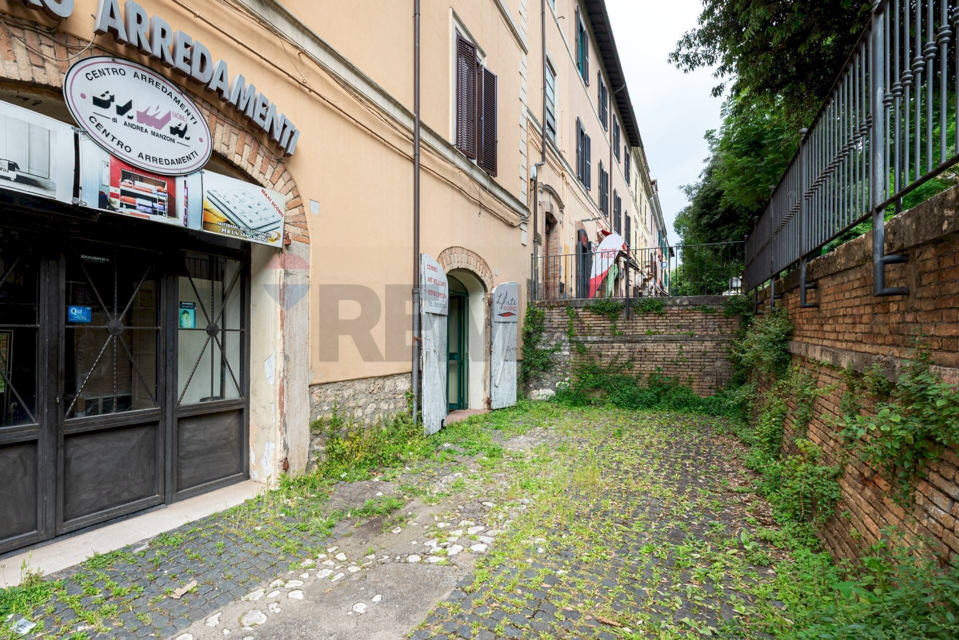 Edificio all\'aperto - Commercial Premises Piazza Della Libertà
 
2, Monterotondo - photo 2