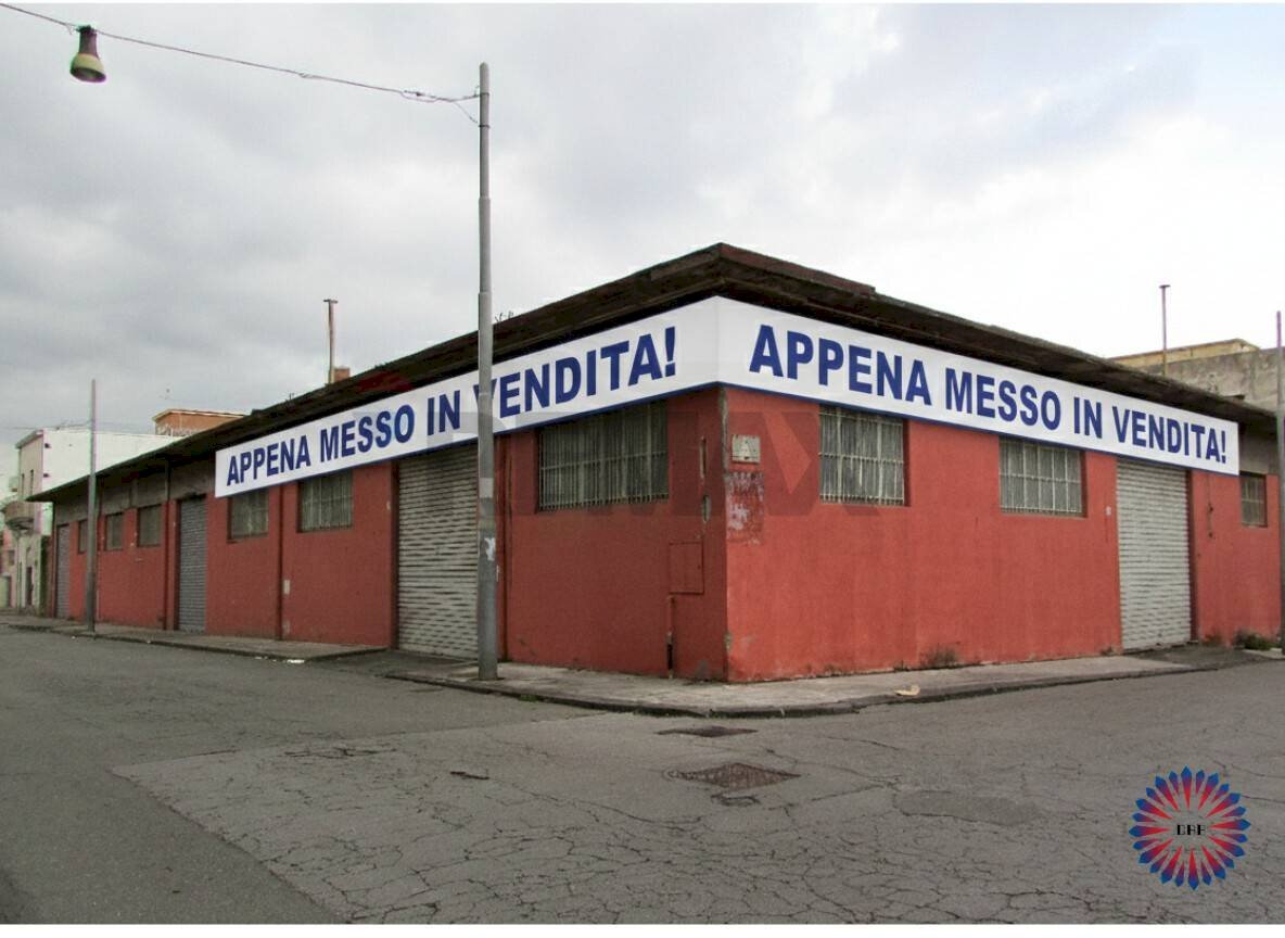 Edificio all\'aperto - Locale Commerciale Via Vespri
 
18, Riposto - foto 1