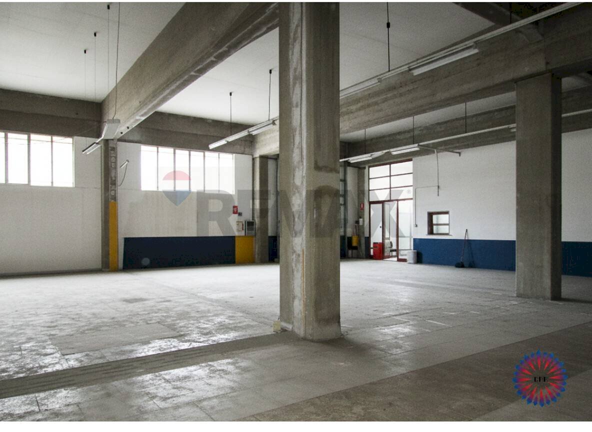 Parcheggio - Locale Commerciale Via Vespri
18, Riposto - foto 2