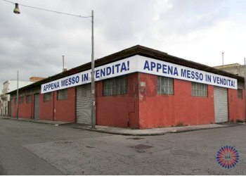 Edificio all\'aperto - Locale Commerciale Via Vespri
18, Riposto - foto 1