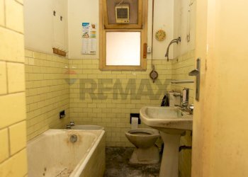 Bagno - Trilocale Via San Pietro
 
54, Catania - foto 11