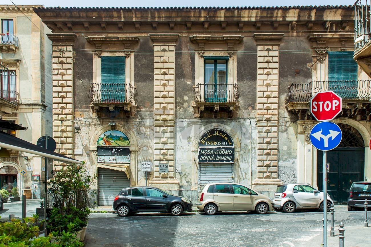 Edificio all\'aperto - Locale Commerciale Via Alessandro Manzoni
 
100, Catania - foto 1