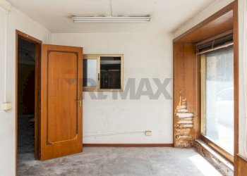 Stanza vuota - Locale Commerciale Via Alessandro Manzoni
 
100, Catania - foto 14