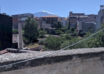 Vista delle montagne - Casa indipendente VIA GRAZIA DELEDDA
 
8, Bronte - foto 1