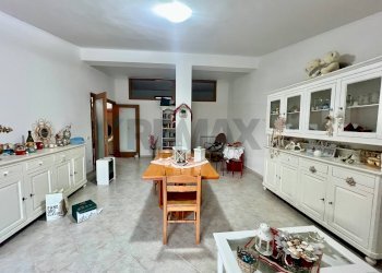 Sala da pranzo - Attico Via Fulvio Renella
 
112, Caserta - foto 8