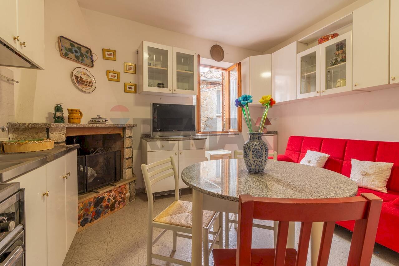 Sala da pranzo - Bilocale Via Del Fiore
77, Ischia di Castro - foto 3