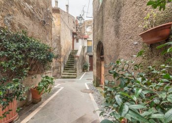 Edificio all\'aperto - Bilocale Via Del Fiore
 
77, Ischia di Castro - foto 2