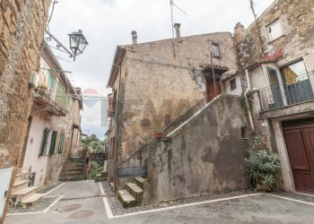 Edificio all\'aperto - Bilocale Via Del Fiore
 
77, Ischia di Castro - foto 4