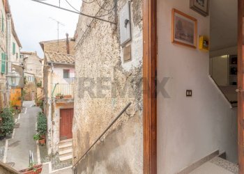 Scale - Bilocale Via Del Fiore
 
77, Ischia di Castro - foto 7