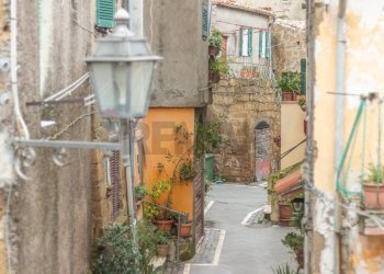 Edificio all\'aperto - Bilocale Via Del Fiore
 
77, Ischia di Castro - foto 8