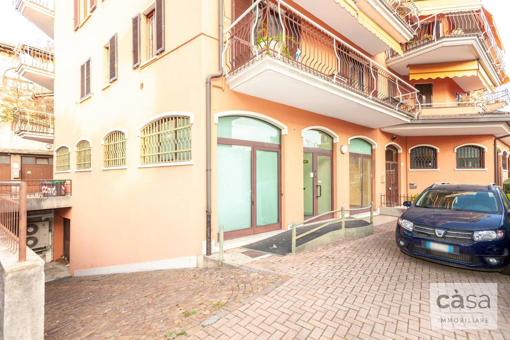 Foto 2 - Locale Commerciale VIA PASUBIO
 
2, Varese - foto 2