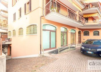 Foto 2 - Locale Commerciale VIA PASUBIO
 
2, Varese - foto 2