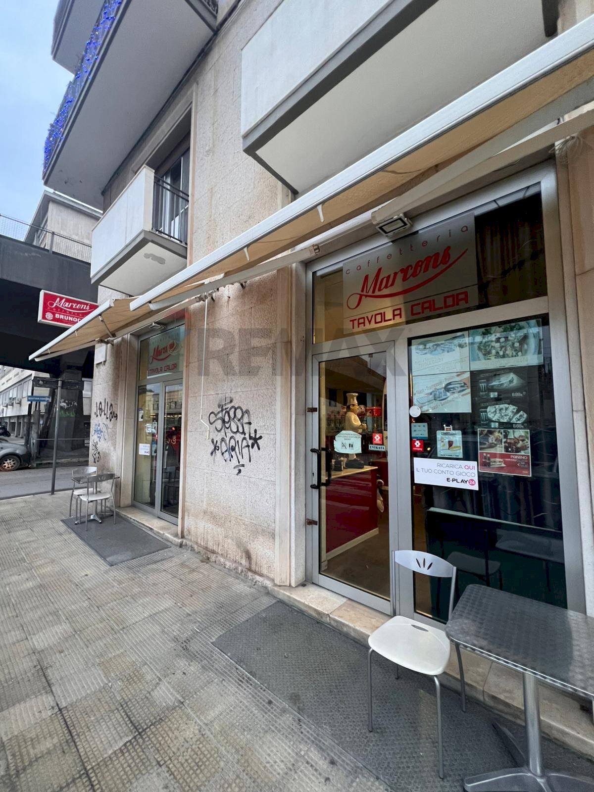 Edificio all\'aperto - Attività Commerciale Viale Imperatore Traiano
 
2/2-A, Bari - foto 1