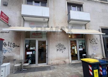 Edificio all\'aperto - Attività Commerciale Viale Imperatore Traiano
 
2/2-A, Bari - foto 3