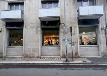 Edificio all\'aperto - Attività Commerciale Viale Imperatore Traiano
 
2/2-A, Bari - foto 4