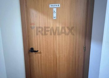 Camera / camera da letto - Attività Commerciale Viale Imperatore Traiano
 
2/2-A, Bari - foto 11