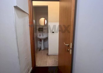 Hall / corridoio - Attività Commerciale Viale Imperatore Traiano
 
2/2-A, Bari - foto 12