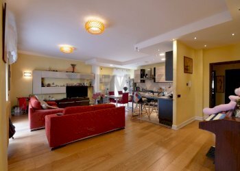 Soggiorno - Four-room apartment Via Roma
 
104, Modugno - photo 3