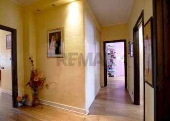 Hall / corridoio - Four-room apartment Via Roma
 
104, Modugno - photo 9