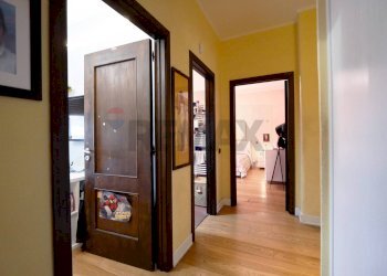 Hall / corridoio - Four-room apartment Via Roma
 
104, Modugno - photo 11