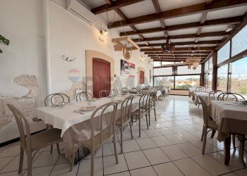 Sala da pranzo - Locale Commerciale Via delle Grotte
 
2, Ceglie Messapica - foto 2