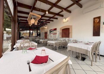 Sala da pranzo - Locale Commerciale Via delle Grotte
 
2, Ceglie Messapica - foto 3