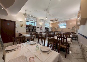 Sala da pranzo - Locale Commerciale Via delle Grotte
 
2, Ceglie Messapica - foto 5