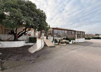 Edificio all\'aperto - Locale Commerciale Via delle Grotte
 
2, Ceglie Messapica - foto 12