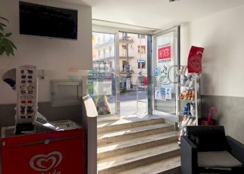 Ricezione / Lobby - Commercial Premises Salerno - photo 2