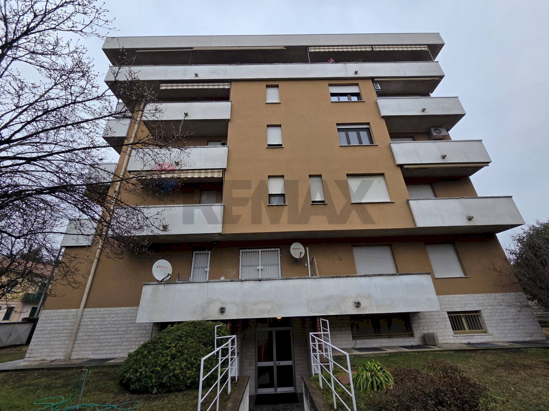 Edificio all\'aperto - Two-room apartment Via Monte Nero
 
21, Gallarate - photo 1