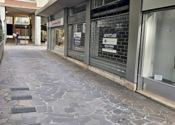 Foto 1 - Negozio Passaggio Pierantonio Cividini
 
7, Bergamo - foto 1