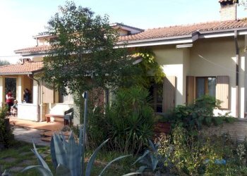 Facciata - Villa via Trentesima Strada, Fano - foto 9