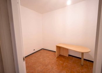 Stanza arredata - Shop vico della Casana, Genova - photo 9