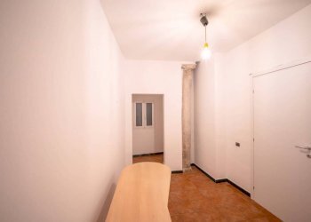 Stanza arredata - Shop vico della Casana, Genova - photo 11