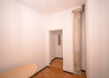 Stanza arredata - Shop vico della Casana, Genova - photo 12