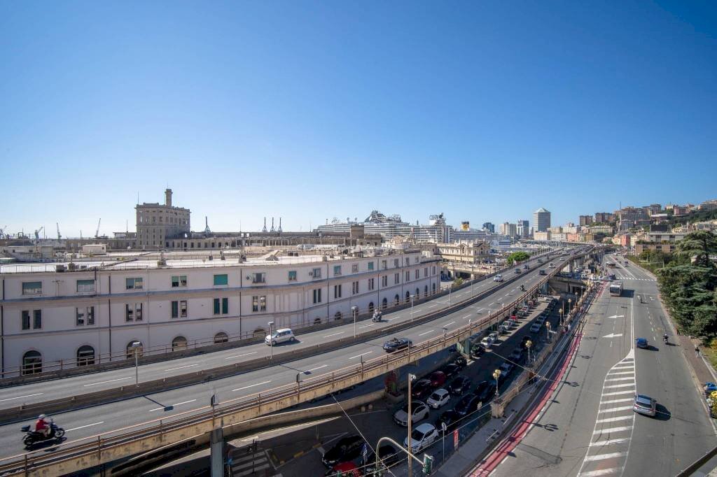 Vista - Attico via Antonio Gramsci, Genova (zona Centro Storico) - foto 2
