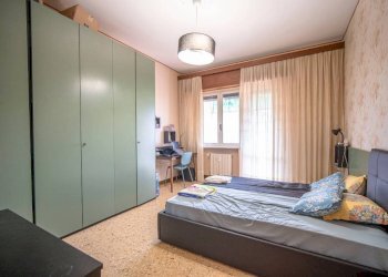 Camera da letto - Appartamento via Franco Antolini, Genova (zona Marassi) - foto 4