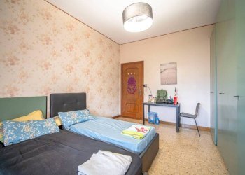 Camera da letto - Appartamento via Giovanni Amarena, Genova (zona Marassi) - foto 12