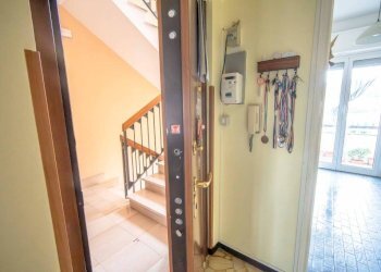 Ingresso - Appartamento via Giovanni Amarena, 14A, Genova (zona Marassi) - foto 5