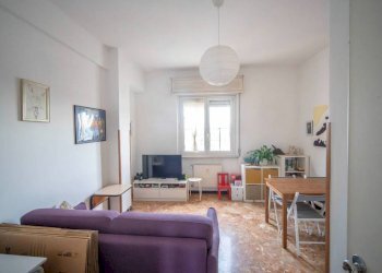 Soggiorno - Appartamento via Giovanni Amarena, 14A, Genova (zona Marassi) - foto 11