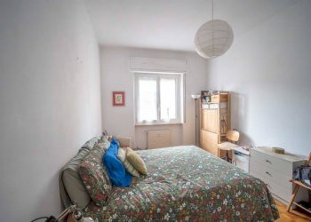 Camera da letto - Appartamento via Giovanni Amarena, 14A, Genova (zona Marassi) - foto 21